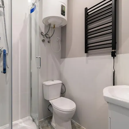 Centrum 6 7 Prochnika 21 아파트호텔 3*