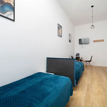 Aparthotel Centrum 6 7 Prochnika 21 3*